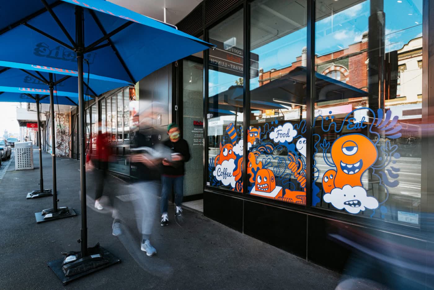 Riché's Bridge Road shopfront with outdoor tables